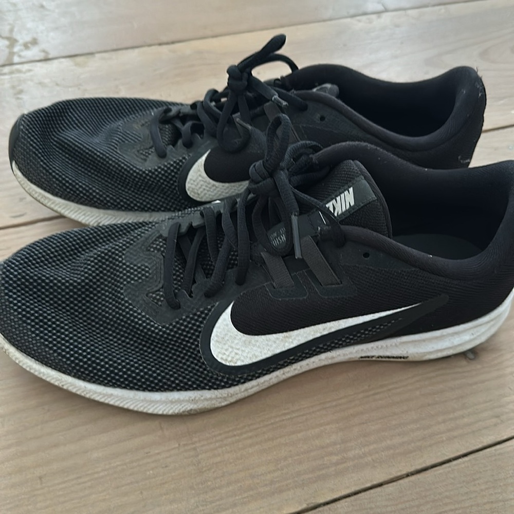 Men’s Nike running sneakers black 10.5